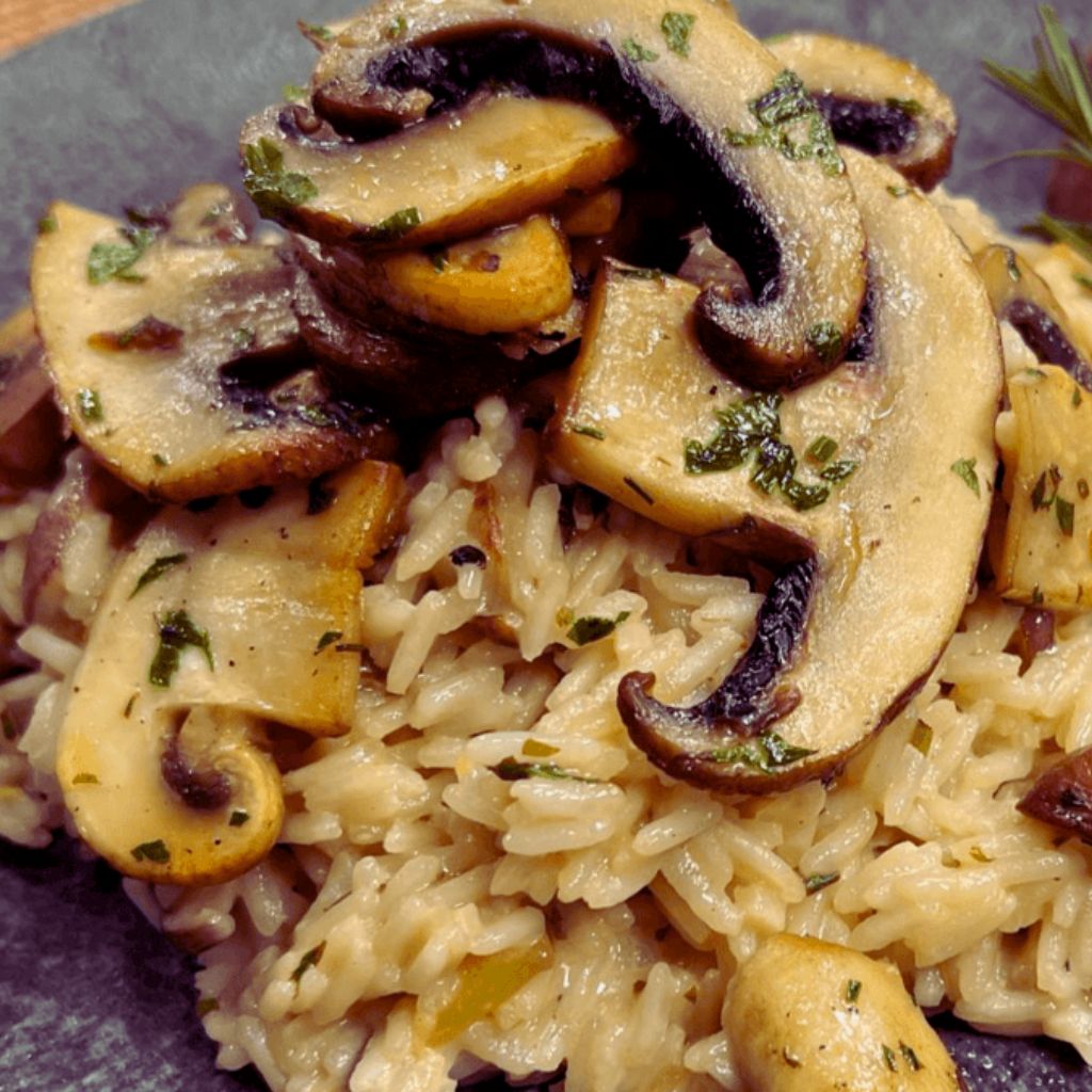 Arroz Cremoso Vegano com Cogumelos e Ervas