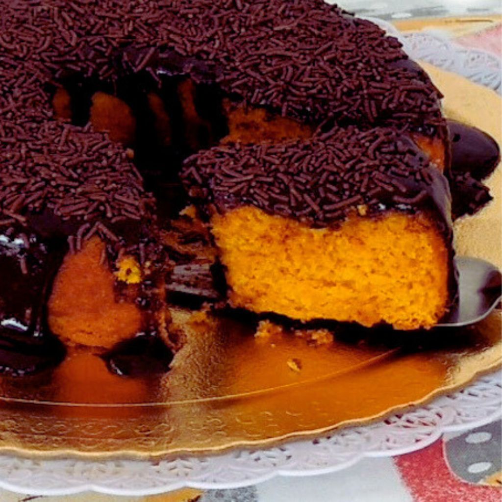 Bolo Vegano de Cenoura com Cobertura de Chocolate