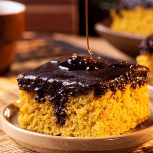 Bolo de Cenoura Vegano com Cobertura de Chocolate