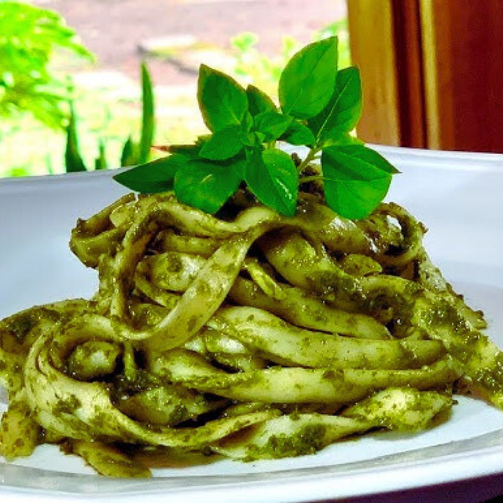 Espaguete Vegano com Molho Pesto de Manjericão