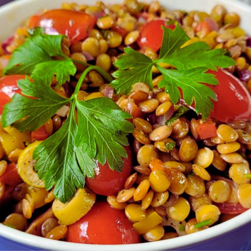 Salada de Lentilha com Cebola Roxa e Tomate Cereja