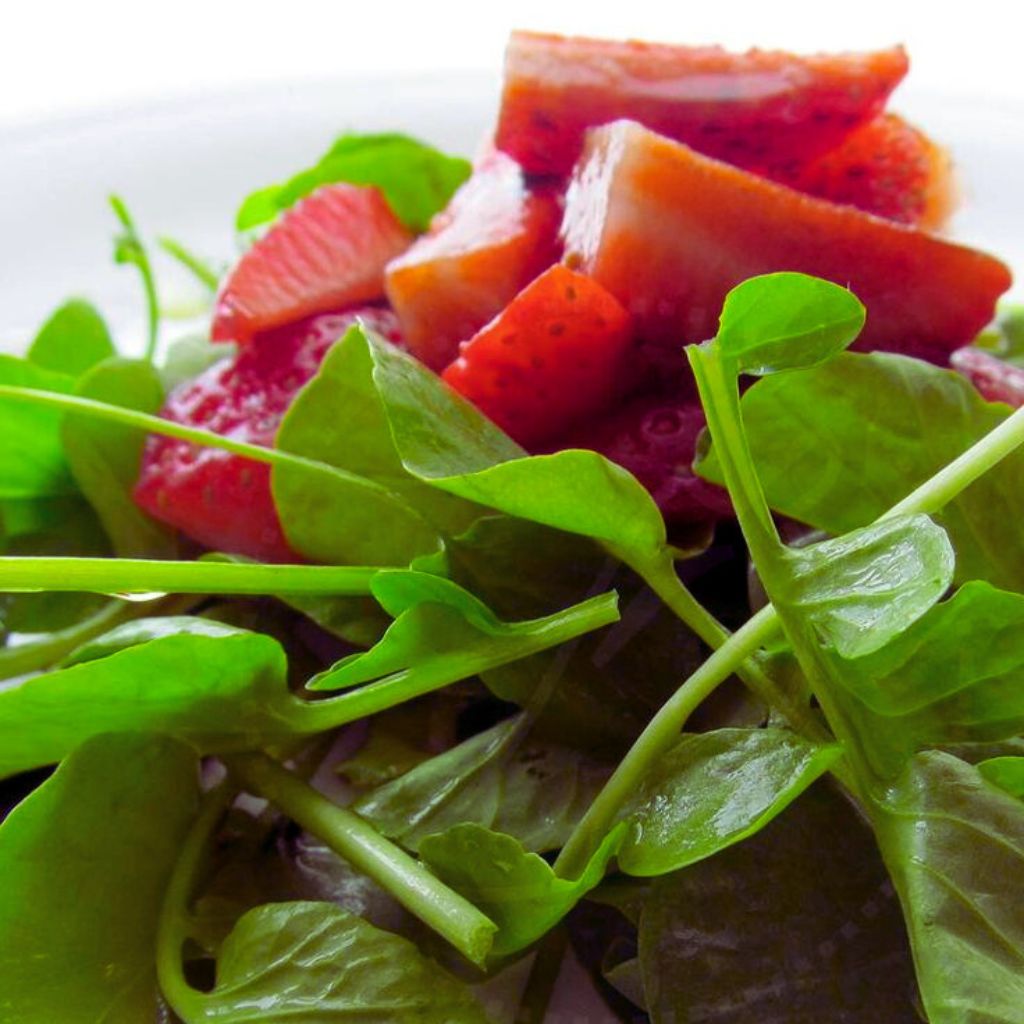 Salada de Rúcula com Morango e Molho Balsâmico