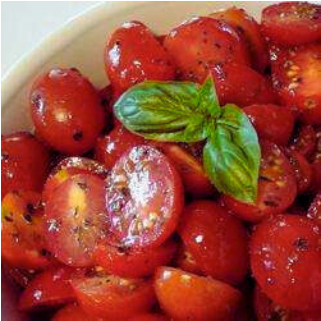 Salada de Tomate Cereja com Manjericão e Azeite Extra Virgem