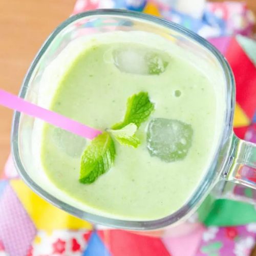 Smoothie Verde Refrescante com Abacaxi e Hortelã