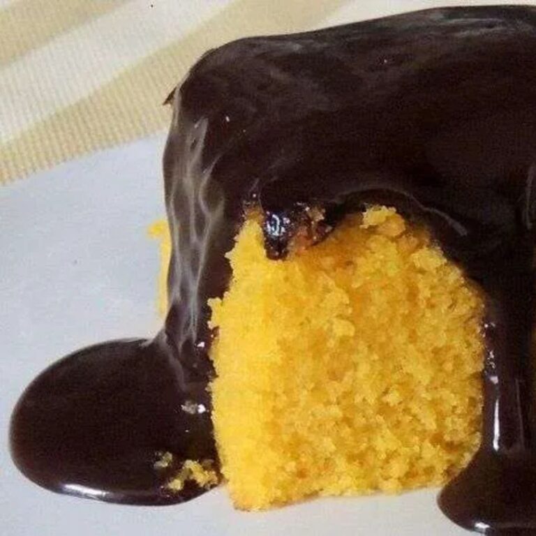 Bolo Vegano de Cenoura com Cobertura de Cacau Sem Açúcar