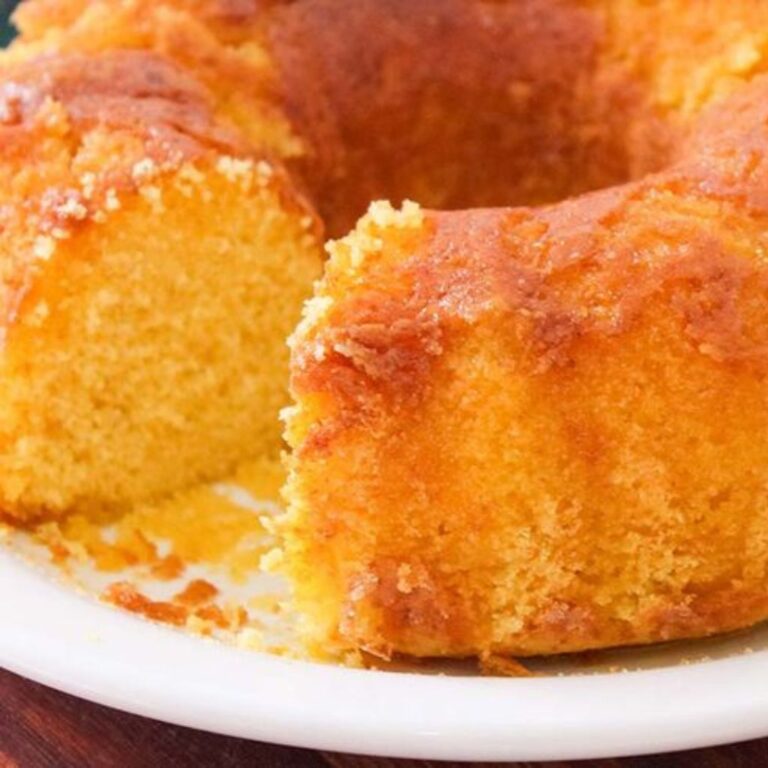 Bolo Vegano de Fubá com Calda de Laranja Sem Glúten