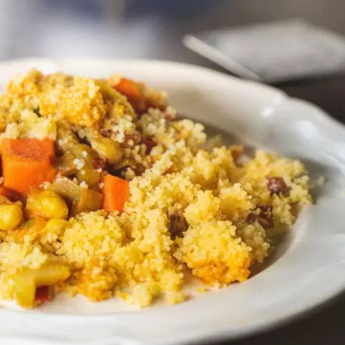 Cuscuz Paulista Vegano com Legumes e Tofu Sem Glúten