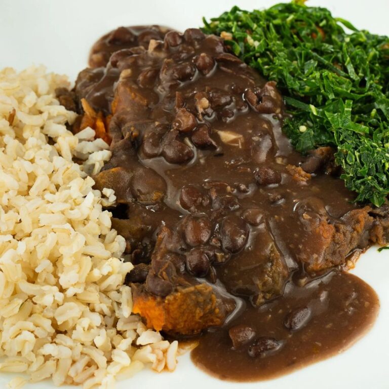 Feijoada Vegana de Legumes com Couve Sem Glúten