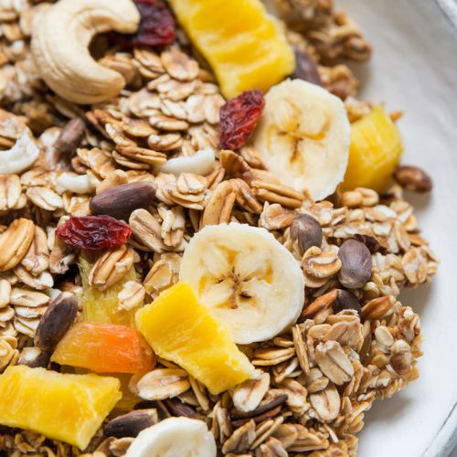 Granola Caseira Vegana com Coco e Frutas Tropicais Fitness