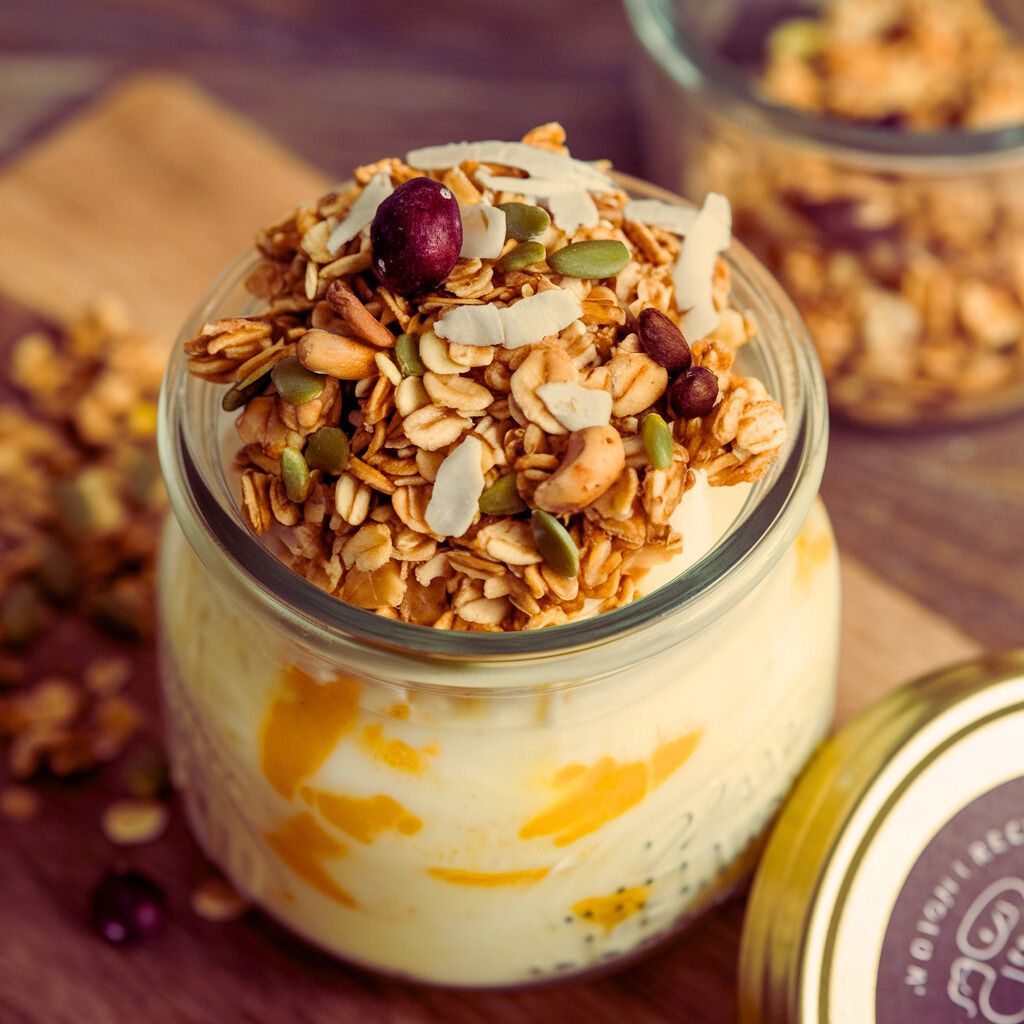 Iogurte Vegano de Maracujá com Granola Caseira Sem Açúcar