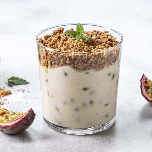 Iogurte Vegano de Maracujá com Granola Fitness