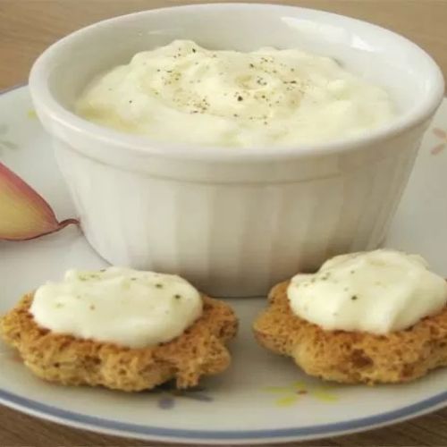 Patê de Alho e Ervas Vegano com Torradas Integrais Fitness