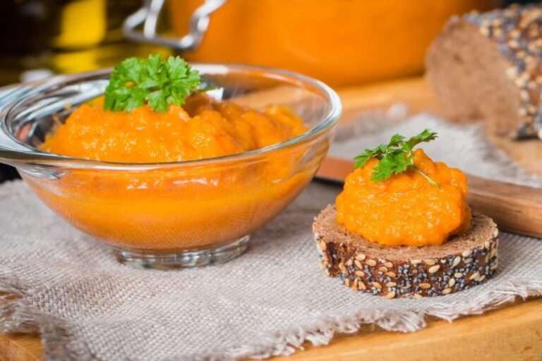 Patê de Cenoura Vegano com Torradas Integrais Fitness