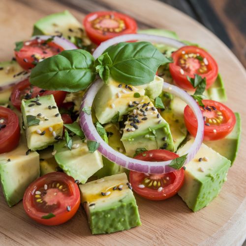 Salada Vegana de Abacate, Tomate e Pepino Fitness