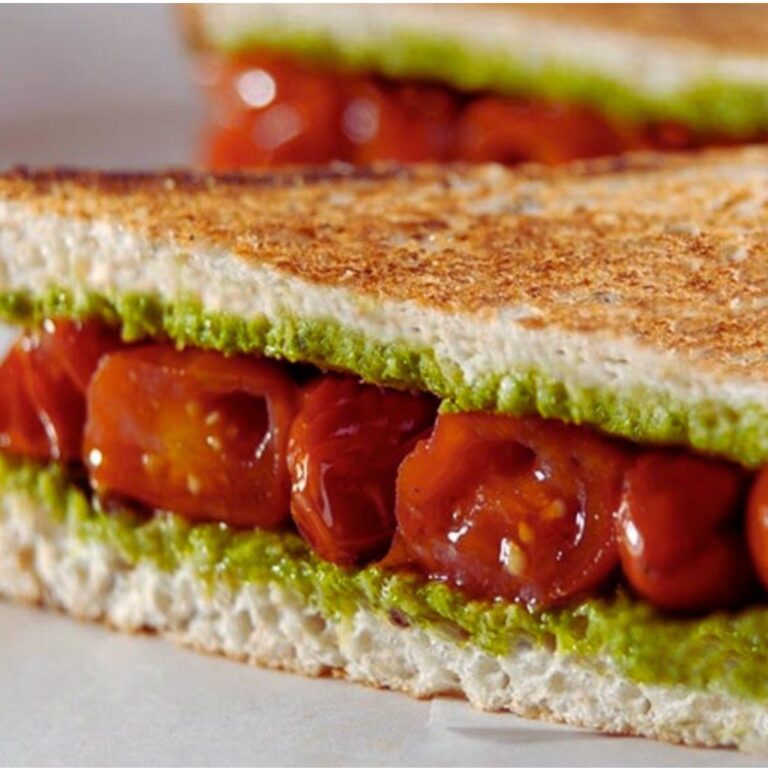 Sanduíche Natural Vegano com Pesto de Manjericão Low Carb