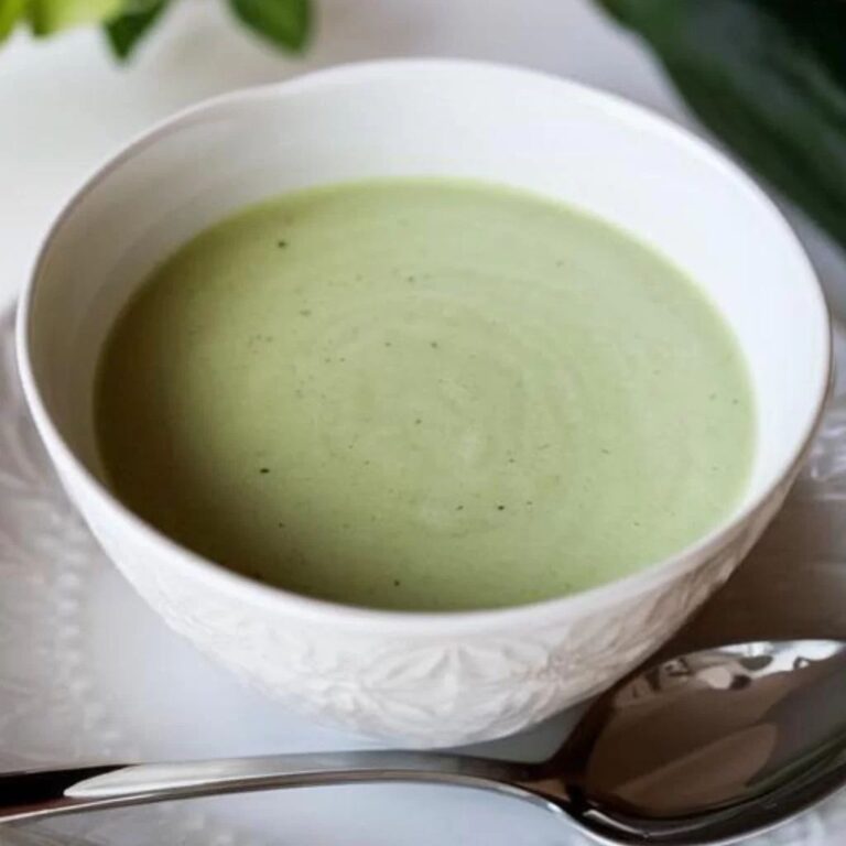 Sopa Fria de Pepino com Limão Low Carb