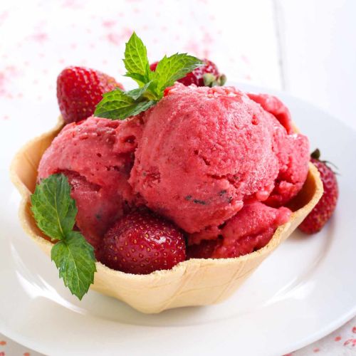 Sorvete Vegano de Morango com Hortelã Sem Açúcar