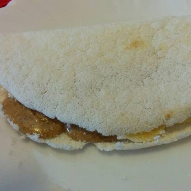 Tapioca Vegana com Recheio de Banana e Pasta de Amendoim Sem Açúcar