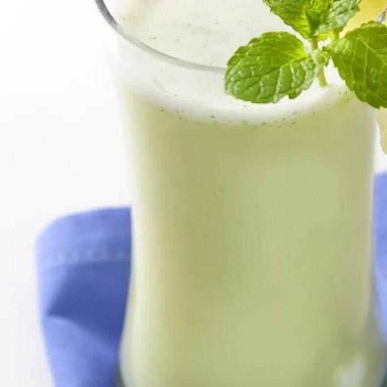 Vitamina de Abacaxi com Hortelã