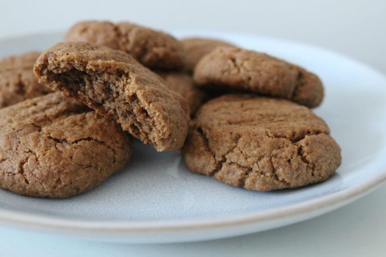 Biscoito Vegano de Amendoim com Chocolate Amargo