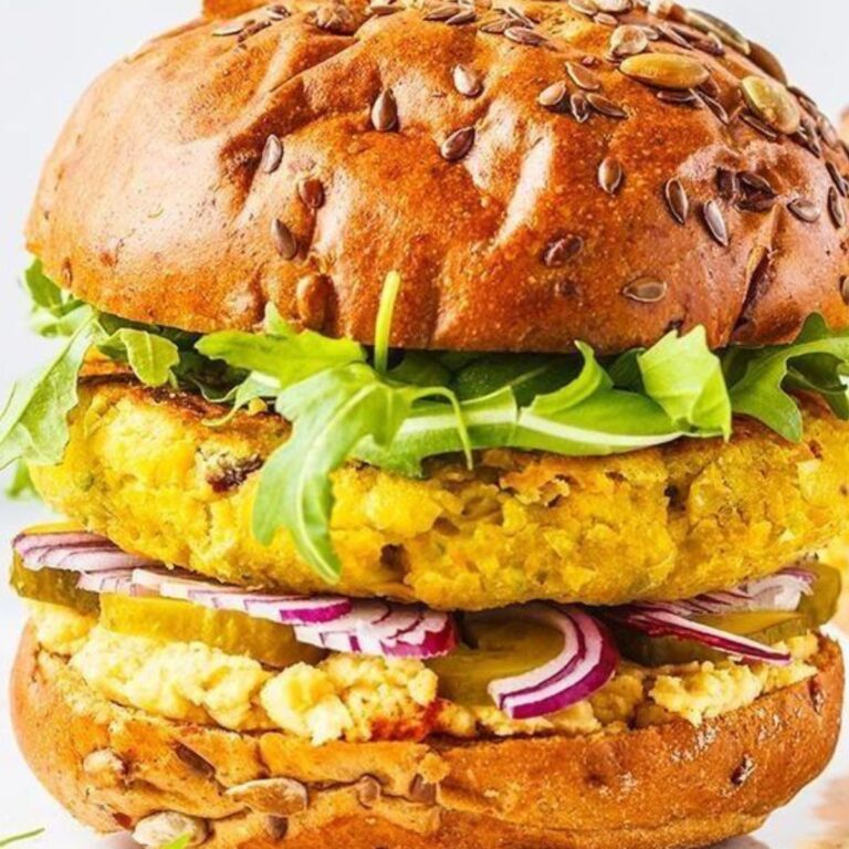 Hambúrguer Vegano de Grão-de-Bico com Molho de Mostarda e Ervas Fitness