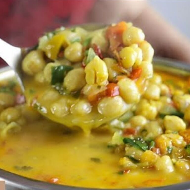 Moqueca de Grão-de-Bico Vegana com Pimentão e Leite de Coco Fitness
