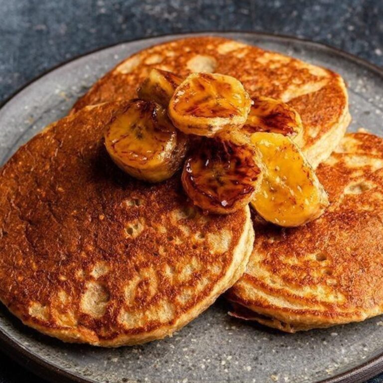 Panquecas Veganas de Aveia com Abacaxi e Canela