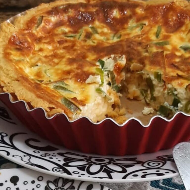 Quiche Vegana de Alho-Poró com Massa de Grão-de-Bico Sem Glúten