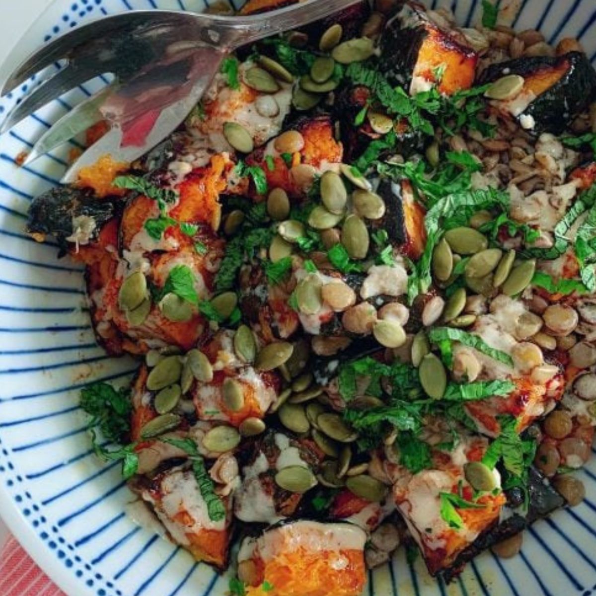 Salada Morna de Lentilha com Abóbora Assada e Rúcula Fitness